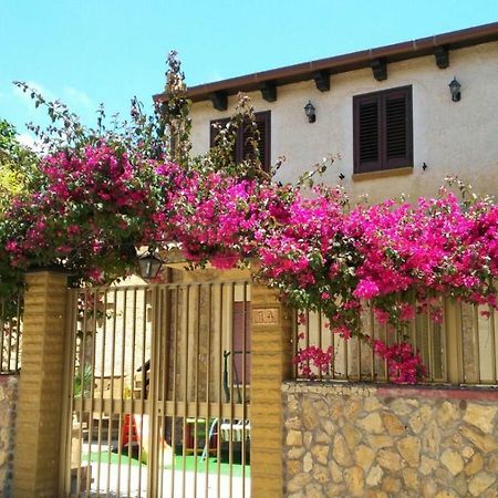 Casa Vacanze Mediterraneo Villa Tre Fontane Bagian luar foto