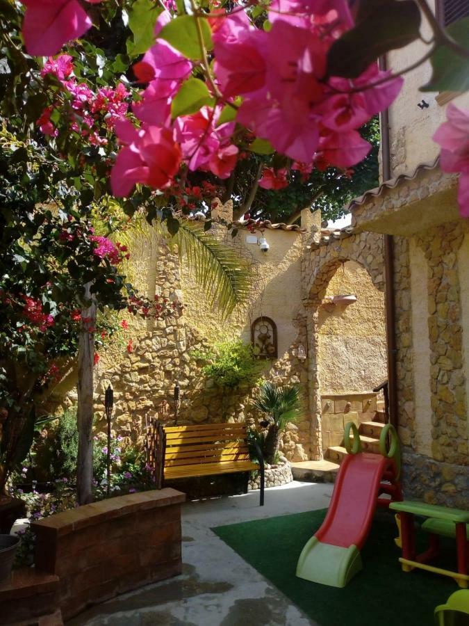 Casa Vacanze Mediterraneo Villa Tre Fontane Bagian luar foto